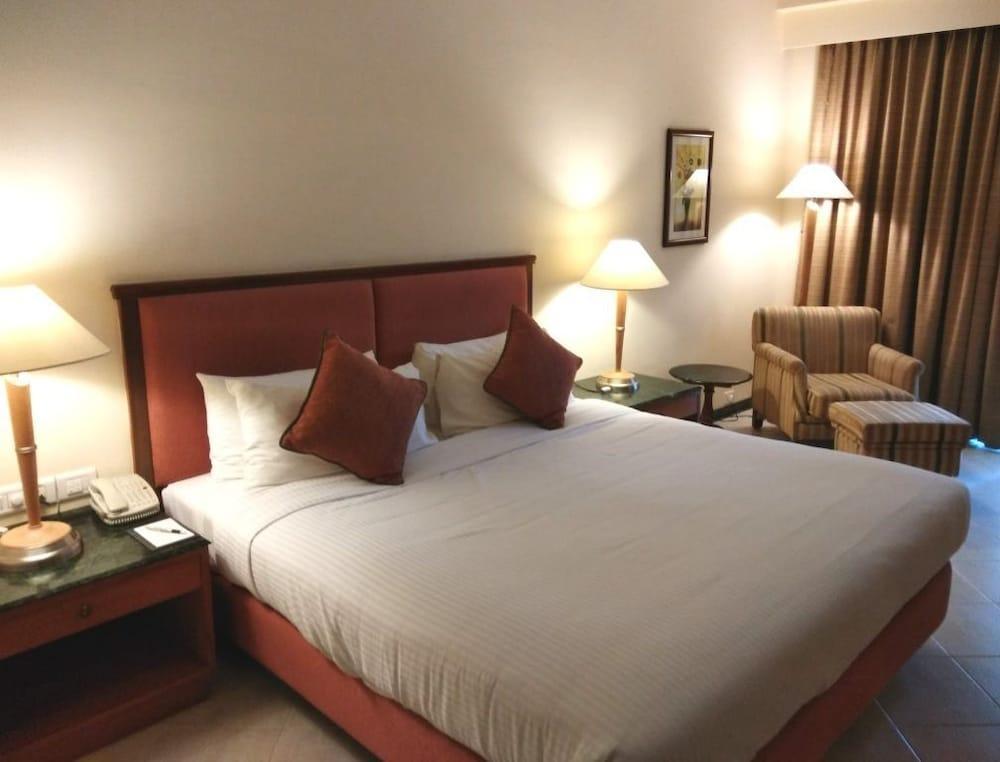 Palm Meadows Resort Bangalore Luaran gambar